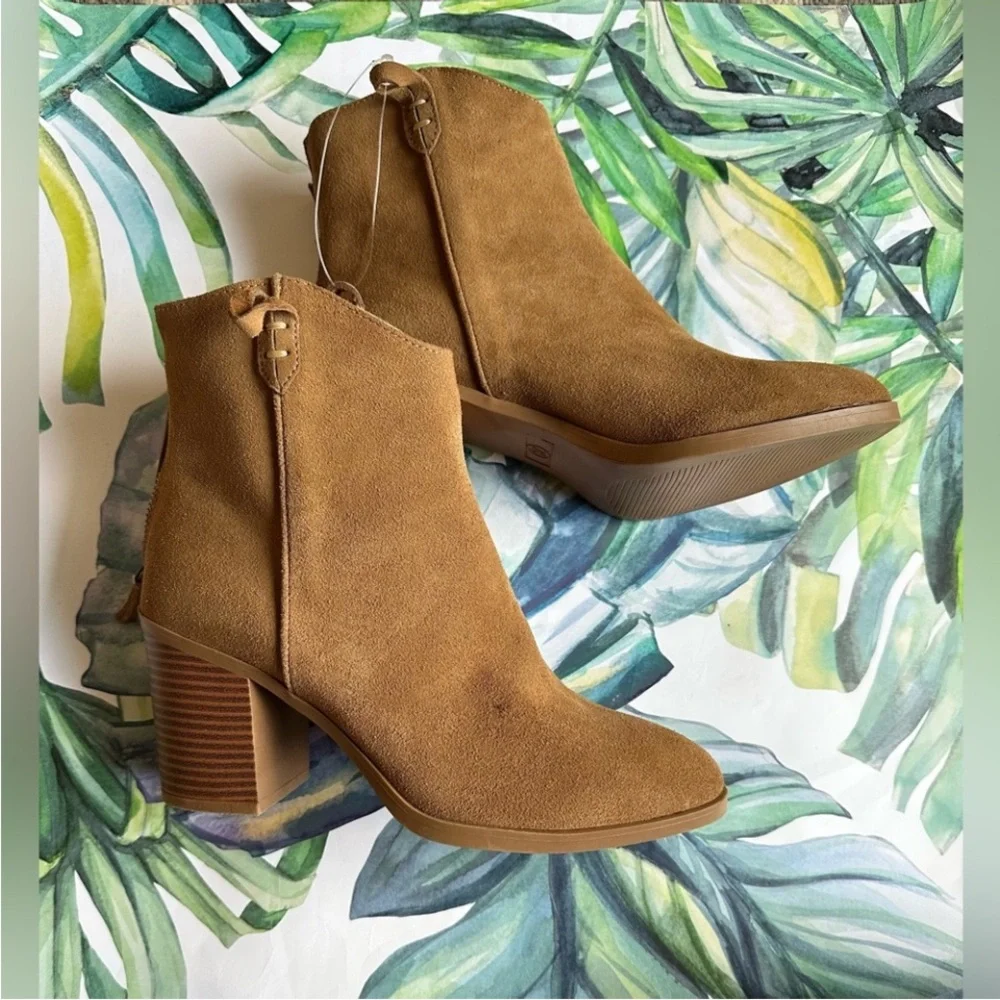 MIA Aedlin boots - tan suede 7.5 NWOT